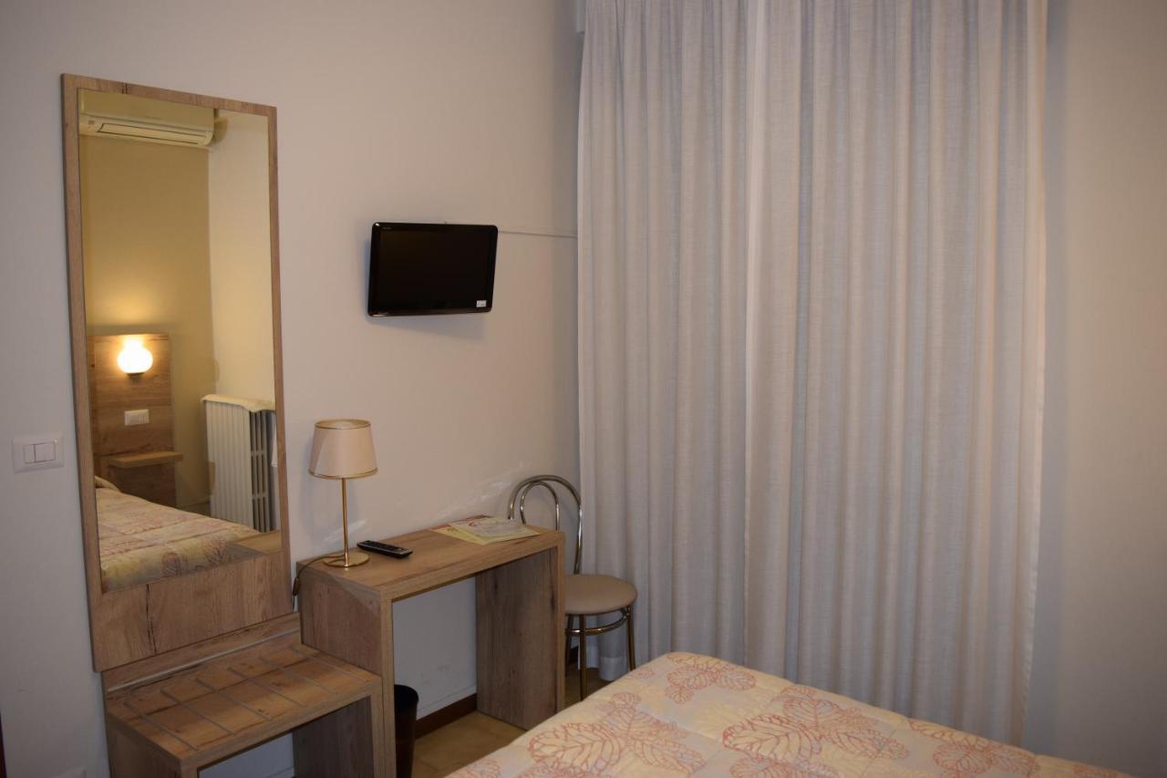 Hotel Pilotto Peschiera del Garda Exterior photo